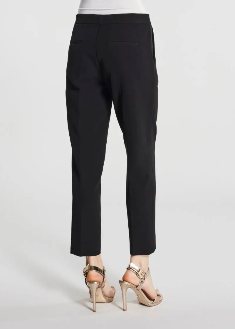 Pantaloni carrot fit in tessuto stretch