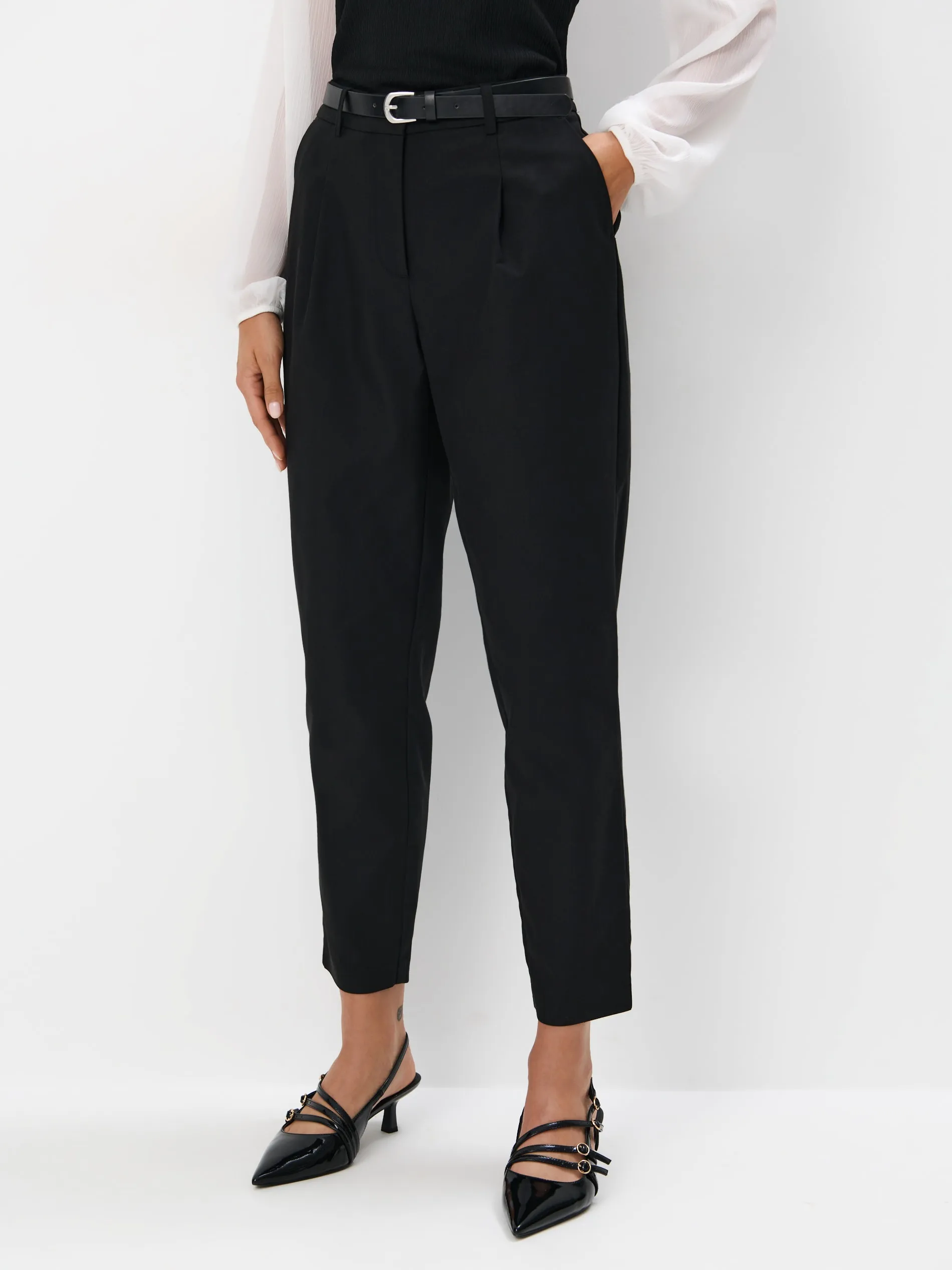 Pantaloni eleganti con cintura