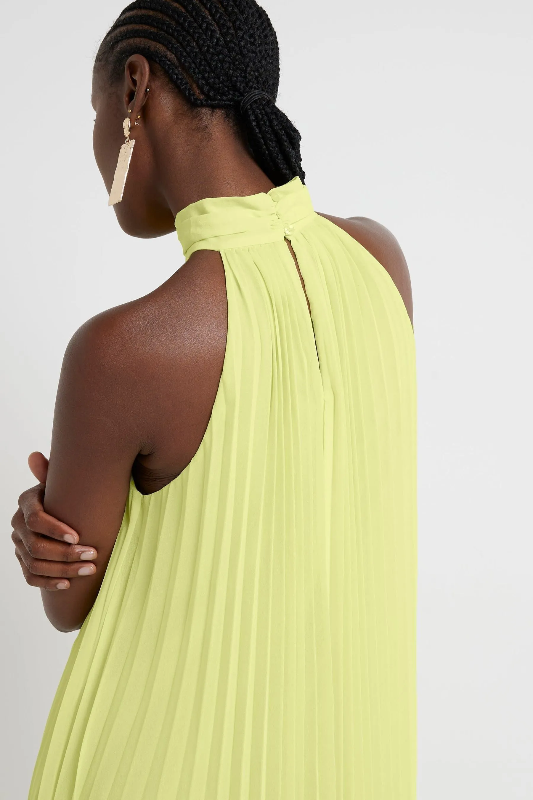 River Island - Abito maxi plissettato con scollo all'americana collo alto